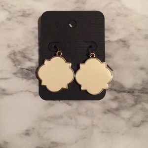 Gold and cream earring and bracelet set